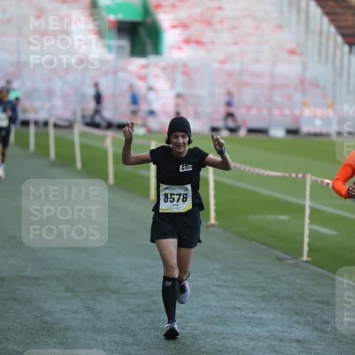 06.10.2024 - 19. swb-Marathon Bremen Yannick Fuchs http://msf.ph/oto/7387576 06.10.2024 10:26:38 Laufen im Stadion 7045, 7327, 7403, 7414, 7491, 7508, 7576, 7720, 7874, 7953, 7978, 8192, 8321, 8335, 8376, 8452, 8578, 8601, 8652, 8733, 8814, 8870, 8913, 8970, 8973, 8996, 8997, 9000, 9025, 9051, 9054, 9070, 9084 meine-sportfotos.de