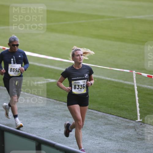 06.10.2024 - 19. swb-Marathon Bremen Yannick Fuchs http://msf.ph/oto/7387670 06.10.2024 10:26:47 Laufen im Stadion 7045, 7414, 7491, 7576, 7720, 7874, 7887, 7953, 8103, 8172, 8192, 8238, 8335, 8452, 8475, 8567, 8568, 8578, 8585, 8636, 8645, 8652, 8733, 8870, 8970, 9000, 9025, 9032, 9051, 9054, 9070, 9084 meine-sportfotos.de