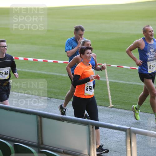 06.10.2024 - 19. swb-Marathon Bremen Yannick Fuchs http://msf.ph/oto/7387780 06.10.2024 10:26:57 Laufen im Stadion 7008, 7491, 7576, 7720, 7874, 7887, 7953, 8103, 8172, 8238, 8239, 8335, 8452, 8460, 8475, 8561, 8567, 8568, 8578, 8580, 8585, 8636, 8645, 8652, 8732, 8817, 8870, 8904, 9016, 9025, 9032, 9070, 9110 meine-sportfotos.de