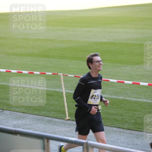 06.10.2024 - 19. swb-Marathon Bremen Yannick Fuchs http://msf.ph/oto/7387794 06.10.2024 10:26:58 Laufen im Stadion 7008, 7491, 7576, 7720, 7874, 7887, 7953, 8103, 8172, 8238, 8239, 8335, 8452, 8460, 8475, 8561, 8567, 8568, 8578, 8580, 8585, 8636, 8645, 8652, 8732, 8817, 8870, 8904, 9016, 9025, 9032, 9070, 9110 meine-sportfotos.de