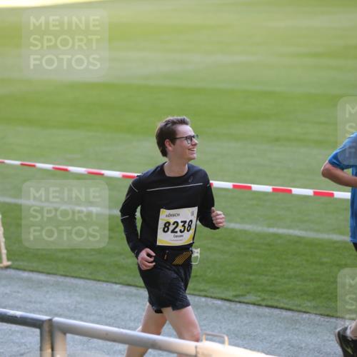 06.10.2024 - 19. swb-Marathon Bremen Yannick Fuchs http://msf.ph/oto/7387814 06.10.2024 10:26:59 Laufen im Stadion 7008, 7491, 7576, 7720, 7887, 7953, 8103, 8172, 8238, 8239, 8335, 8452, 8460, 8475, 8561, 8567, 8568, 8578, 8580, 8585, 8636, 8645, 8652, 8732, 8817, 8870, 8904, 9016, 9025, 9032, 9070, 9110 meine-sportfotos.de