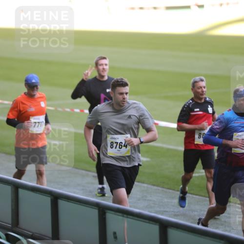 06.10.2024 - 19. swb-Marathon Bremen Yannick Fuchs http://msf.ph/oto/7387896 06.10.2024 10:27:13 Laufen im Stadion 7008, 7491, 7560, 7717, 7833, 7887, 7953, 8103, 8150, 8172, 8238, 8239, 8335, 8460, 8475, 8561, 8567, 8568, 8580, 8585, 8610, 8635, 8636, 8645, 8652, 8658, 8732, 8764, 8774, 8777, 8817, 8856, 8901, 8904, 9016, 9027, 9032, 9085, 9110 meine-sportfotos.de