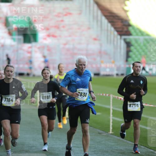 06.10.2024 - 19. swb-Marathon Bremen Yannick Fuchs http://msf.ph/oto/7388057 06.10.2024 10:27:37 Laufen im Stadion 7008, 7052, 7184, 7198, 7214, 7452, 7560, 7594, 7638, 7647, 7673, 7717, 7833, 7876, 8066, 8150, 8239, 8316, 8351, 8460, 8580, 8610, 8635, 8658, 8701, 8732, 8754, 8764, 8774, 8777, 8801, 8836, 8856, 8901, 8904, 8943, 8980, 9016, 9027, 9085, 9110 meine-sportfotos.de