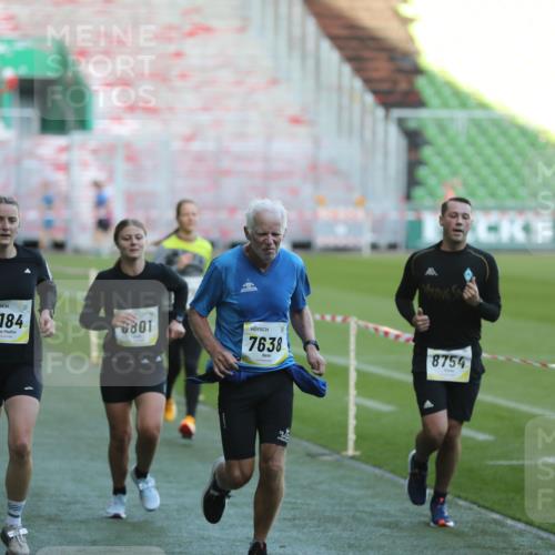 06.10.2024 - 19. swb-Marathon Bremen Yannick Fuchs http://msf.ph/oto/7388065 06.10.2024 10:27:37 Laufen im Stadion 7008, 7052, 7184, 7198, 7214, 7452, 7560, 7594, 7638, 7647, 7673, 7717, 7833, 7876, 8066, 8150, 8239, 8316, 8351, 8460, 8580, 8610, 8635, 8658, 8701, 8732, 8754, 8764, 8774, 8777, 8801, 8836, 8856, 8901, 8904, 8943, 8980, 9016, 9027, 9085, 9110 meine-sportfotos.de
