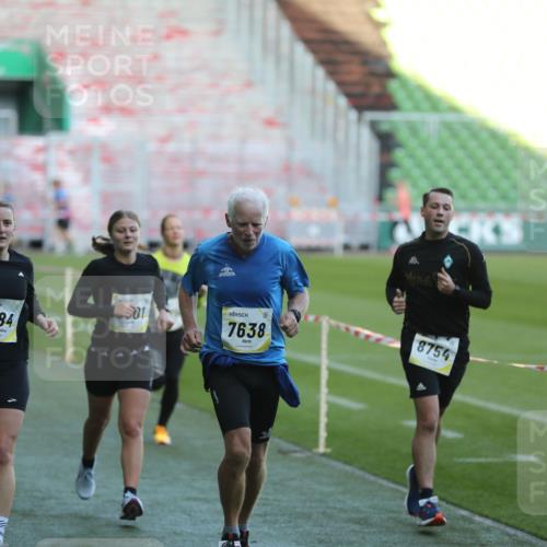 06.10.2024 - 19. swb-Marathon Bremen Yannick Fuchs http://msf.ph/oto/7388072 06.10.2024 10:27:37 Laufen im Stadion 7008, 7052, 7184, 7198, 7214, 7452, 7560, 7594, 7638, 7647, 7673, 7717, 7833, 7876, 8066, 8150, 8239, 8316, 8351, 8460, 8580, 8610, 8635, 8658, 8701, 8732, 8754, 8764, 8774, 8777, 8801, 8836, 8856, 8901, 8904, 8943, 8980, 9016, 9027, 9085, 9110 meine-sportfotos.de