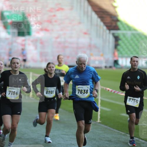 06.10.2024 - 19. swb-Marathon Bremen Yannick Fuchs http://msf.ph/oto/7388087 06.10.2024 10:27:37 Laufen im Stadion 7008, 7052, 7184, 7198, 7214, 7452, 7560, 7594, 7638, 7647, 7673, 7717, 7833, 7876, 8066, 8150, 8239, 8316, 8351, 8460, 8580, 8610, 8635, 8658, 8701, 8732, 8754, 8764, 8774, 8777, 8801, 8836, 8856, 8901, 8904, 8943, 8980, 9016, 9027, 9085, 9110 meine-sportfotos.de