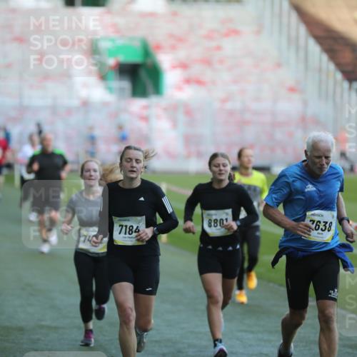 06.10.2024 - 19. swb-Marathon Bremen Yannick Fuchs http://msf.ph/oto/7388094 06.10.2024 10:27:37 Laufen im Stadion 7008, 7052, 7184, 7198, 7214, 7452, 7560, 7594, 7638, 7647, 7673, 7717, 7833, 7876, 8066, 8150, 8239, 8316, 8351, 8460, 8580, 8610, 8635, 8658, 8701, 8732, 8754, 8764, 8774, 8777, 8801, 8836, 8856, 8901, 8904, 8943, 8980, 9016, 9027, 9085, 9110 meine-sportfotos.de