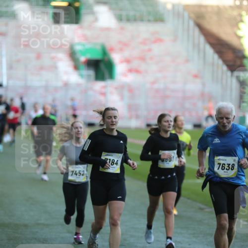 06.10.2024 - 19. swb-Marathon Bremen Yannick Fuchs http://msf.ph/oto/7388106 06.10.2024 10:27:38 Laufen im Stadion 7008, 7052, 7184, 7198, 7214, 7452, 7560, 7594, 7638, 7647, 7673, 7717, 7833, 7876, 8066, 8150, 8185, 8239, 8316, 8351, 8580, 8610, 8635, 8658, 8701, 8732, 8754, 8764, 8774, 8777, 8801, 8836, 8856, 8901, 8904, 8943, 8980, 9016, 9027, 9085, 9110 meine-sportfotos.de