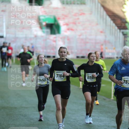 06.10.2024 - 19. swb-Marathon Bremen Yannick Fuchs http://msf.ph/oto/7388134 06.10.2024 10:27:38 Laufen im Stadion 7008, 7052, 7184, 7198, 7214, 7452, 7560, 7594, 7638, 7647, 7673, 7717, 7833, 7876, 8066, 8150, 8185, 8239, 8316, 8351, 8580, 8610, 8635, 8658, 8701, 8732, 8754, 8764, 8774, 8777, 8801, 8836, 8856, 8901, 8904, 8943, 8980, 9016, 9027, 9085, 9110 meine-sportfotos.de
