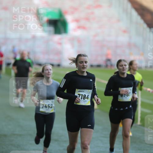 06.10.2024 - 19. swb-Marathon Bremen Yannick Fuchs http://msf.ph/oto/7388145 06.10.2024 10:27:38 Laufen im Stadion 7008, 7052, 7184, 7198, 7214, 7452, 7560, 7594, 7638, 7647, 7673, 7717, 7833, 7876, 8066, 8150, 8185, 8239, 8316, 8351, 8580, 8610, 8635, 8658, 8701, 8732, 8754, 8764, 8774, 8777, 8801, 8836, 8856, 8901, 8904, 8943, 8980, 9016, 9027, 9085, 9110 meine-sportfotos.de