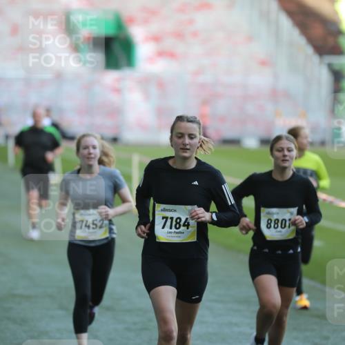 06.10.2024 - 19. swb-Marathon Bremen Yannick Fuchs http://msf.ph/oto/7388168 06.10.2024 10:27:39 Laufen im Stadion 7008, 7052, 7184, 7198, 7214, 7452, 7560, 7594, 7638, 7647, 7673, 7717, 7833, 7876, 8066, 8150, 8185, 8316, 8351, 8610, 8635, 8658, 8701, 8754, 8764, 8774, 8777, 8801, 8816, 8836, 8856, 8901, 8904, 8943, 8980, 9016, 9027, 9085, 9110 meine-sportfotos.de