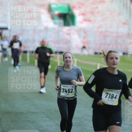 06.10.2024 - 19. swb-Marathon Bremen Yannick Fuchs http://msf.ph/oto/7388192 06.10.2024 10:27:39 Laufen im Stadion 7008, 7052, 7184, 7198, 7214, 7452, 7560, 7594, 7638, 7647, 7673, 7717, 7833, 7876, 8066, 8150, 8185, 8316, 8351, 8610, 8635, 8658, 8701, 8754, 8764, 8774, 8777, 8801, 8816, 8836, 8856, 8901, 8904, 8943, 8980, 9016, 9027, 9085, 9110 meine-sportfotos.de