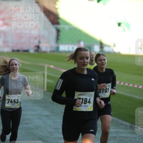 06.10.2024 - 19. swb-Marathon Bremen Yannick Fuchs http://msf.ph/oto/7388266 06.10.2024 10:27:41 Laufen im Stadion 7052, 7184, 7198, 7214, 7452, 7560, 7594, 7638, 7647, 7673, 7717, 7833, 7876, 8066, 8150, 8185, 8288, 8316, 8351, 8610, 8635, 8658, 8701, 8754, 8764, 8774, 8777, 8801, 8816, 8824, 8827, 8836, 8856, 8901, 8904, 8943, 8980, 9016, 9027, 9085, 9110 meine-sportfotos.de