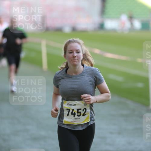 06.10.2024 - 19. swb-Marathon Bremen Yannick Fuchs http://msf.ph/oto/7388302 06.10.2024 10:27:42 Laufen im Stadion 7052, 7184, 7198, 7214, 7303, 7452, 7560, 7594, 7638, 7647, 7673, 7717, 7833, 7876, 8066, 8150, 8185, 8288, 8316, 8351, 8610, 8635, 8658, 8701, 8754, 8764, 8774, 8777, 8801, 8816, 8824, 8827, 8836, 8856, 8901, 8904, 8943, 8980, 9027, 9085 meine-sportfotos.de