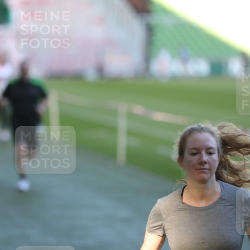 06.10.2024 - 19. swb-Marathon Bremen Yannick Fuchs http://msf.ph/oto/7388331 06.10.2024 10:27:42 Laufen im Stadion 7052, 7184, 7198, 7214, 7303, 7452, 7560, 7594, 7638, 7647, 7673, 7717, 7833, 7876, 8066, 8150, 8185, 8288, 8316, 8351, 8610, 8635, 8658, 8701, 8754, 8764, 8774, 8777, 8801, 8816, 8824, 8827, 8836, 8856, 8901, 8904, 8943, 8980, 9027, 9085 meine-sportfotos.de
