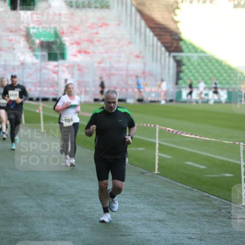06.10.2024 - 19. swb-Marathon Bremen Yannick Fuchs http://msf.ph/oto/7388397 06.10.2024 10:27:44 Laufen im Stadion 7052, 7184, 7198, 7214, 7303, 7452, 7560, 7594, 7638, 7647, 7673, 7717, 7833, 7876, 8066, 8150, 8185, 8288, 8316, 8351, 8610, 8635, 8658, 8701, 8716, 8754, 8764, 8774, 8777, 8801, 8816, 8824, 8827, 8836, 8856, 8901, 8943, 8980, 9027, 9085 meine-sportfotos.de