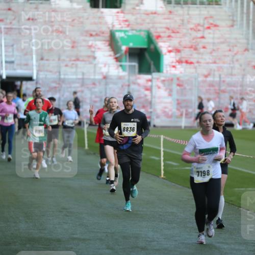 06.10.2024 - 19. swb-Marathon Bremen Yannick Fuchs http://msf.ph/oto/7388477 06.10.2024 10:27:46 Laufen im Stadion 7052, 7184, 7198, 7214, 7303, 7364, 7452, 7560, 7594, 7638, 7647, 7673, 7717, 7833, 7876, 8066, 8150, 8185, 8288, 8316, 8351, 8635, 8658, 8701, 8716, 8754, 8774, 8801, 8816, 8824, 8827, 8836, 8856, 8901, 8943, 8980, 9027, 9085 meine-sportfotos.de