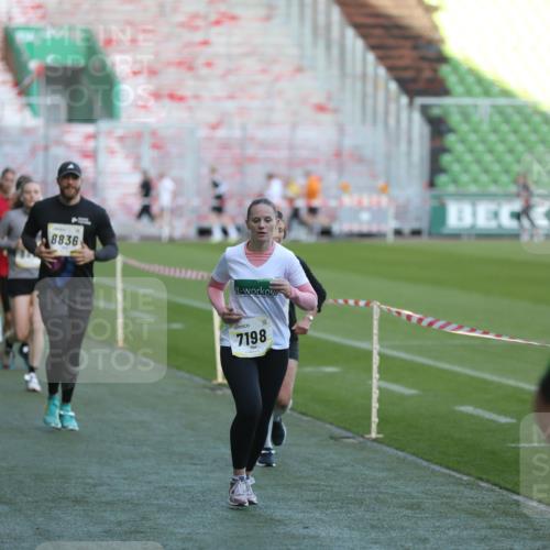 06.10.2024 - 19. swb-Marathon Bremen Yannick Fuchs http://msf.ph/oto/7388498 06.10.2024 10:27:46 Laufen im Stadion 7052, 7184, 7198, 7214, 7303, 7364, 7452, 7560, 7594, 7638, 7647, 7673, 7717, 7833, 7876, 8066, 8150, 8185, 8288, 8316, 8351, 8635, 8658, 8701, 8716, 8754, 8774, 8801, 8816, 8824, 8827, 8836, 8856, 8901, 8943, 8980, 9027, 9085 meine-sportfotos.de