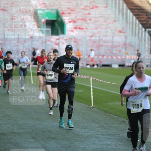 06.10.2024 - 19. swb-Marathon Bremen Yannick Fuchs http://msf.ph/oto/7388558 06.10.2024 10:27:47 Laufen im Stadion 7052, 7184, 7198, 7214, 7303, 7364, 7452, 7560, 7594, 7638, 7647, 7673, 7717, 7876, 8066, 8150, 8185, 8288, 8316, 8351, 8635, 8658, 8701, 8716, 8754, 8774, 8801, 8816, 8824, 8827, 8836, 8856, 8943, 8980, 9027, 9085 meine-sportfotos.de