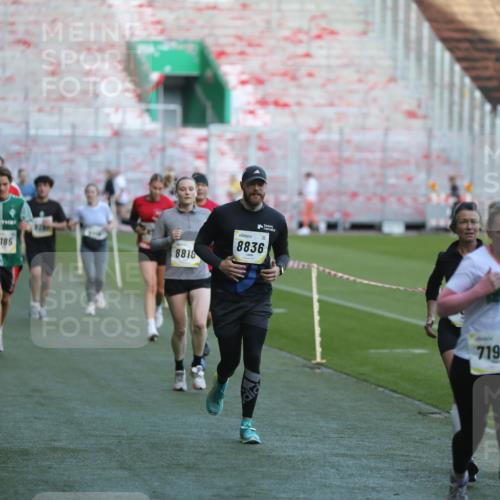 06.10.2024 - 19. swb-Marathon Bremen Yannick Fuchs http://msf.ph/oto/7388565 06.10.2024 10:27:48 Laufen im Stadion 7052, 7184, 7198, 7214, 7303, 7364, 7452, 7560, 7594, 7638, 7647, 7673, 7876, 8066, 8150, 8173, 8185, 8288, 8316, 8351, 8658, 8701, 8711, 8716, 8754, 8774, 8801, 8816, 8824, 8827, 8836, 8943, 8980, 9027, 9085 meine-sportfotos.de