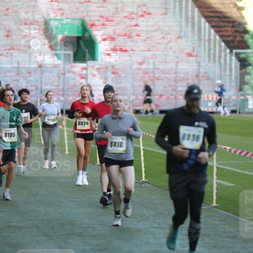 06.10.2024 - 19. swb-Marathon Bremen Yannick Fuchs http://msf.ph/oto/7388636 06.10.2024 10:27:50 Laufen im Stadion 7052, 7095, 7184, 7198, 7214, 7303, 7364, 7452, 7560, 7594, 7638, 7647, 7673, 7876, 8066, 8150, 8173, 8185, 8288, 8316, 8351, 8456, 8658, 8701, 8711, 8716, 8754, 8774, 8801, 8816, 8824, 8827, 8836, 8943, 8980, 9027 meine-sportfotos.de