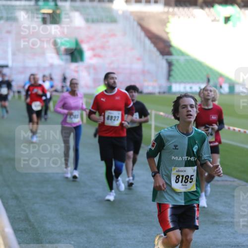 06.10.2024 - 19. swb-Marathon Bremen Yannick Fuchs http://msf.ph/oto/7388945 06.10.2024 10:27:56 Laufen im Stadion 7052, 7094, 7095, 7184, 7198, 7214, 7303, 7364, 7452, 7464, 7594, 7638, 7647, 7673, 7876, 8066, 8173, 8185, 8288, 8316, 8351, 8403, 8405, 8456, 8701, 8711, 8716, 8754, 8774, 8801, 8816, 8824, 8827, 8836, 8943, 8980, 9040 meine-sportfotos.de
