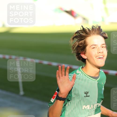 06.10.2024 - 19. swb-Marathon Bremen Yannick Fuchs http://msf.ph/oto/7389032 06.10.2024 10:27:59 Laufen im Stadion 7025, 7052, 7094, 7095, 7184, 7198, 7214, 7303, 7364, 7452, 7464, 7501, 7594, 7638, 7647, 7673, 7876, 8066, 8173, 8185, 8288, 8316, 8351, 8403, 8405, 8456, 8701, 8711, 8716, 8754, 8801, 8816, 8824, 8827, 8836, 8891, 8943, 8980, 9040, 9060 meine-sportfotos.de
