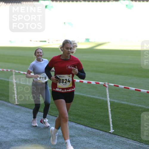 06.10.2024 - 19. swb-Marathon Bremen Yannick Fuchs http://msf.ph/oto/7389046 06.10.2024 10:27:59 Laufen im Stadion 7025, 7052, 7094, 7095, 7184, 7198, 7214, 7303, 7364, 7452, 7464, 7501, 7594, 7638, 7647, 7673, 7876, 8066, 8173, 8185, 8288, 8316, 8351, 8403, 8405, 8456, 8701, 8711, 8716, 8754, 8801, 8816, 8824, 8827, 8836, 8891, 8943, 8980, 9040, 9060 meine-sportfotos.de