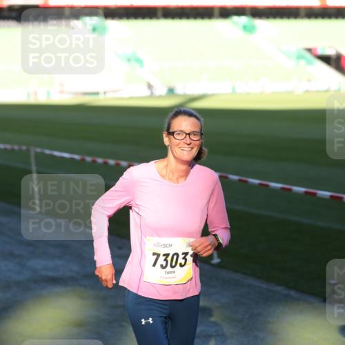 06.10.2024 - 19. swb-Marathon Bremen Yannick Fuchs http://msf.ph/oto/7389115 06.10.2024 10:28:02 Laufen im Stadion 7025, 7094, 7095, 7184, 7195, 7198, 7214, 7303, 7364, 7452, 7464, 7501, 7538, 7594, 7638, 7647, 7876, 7965, 8066, 8173, 8185, 8288, 8316, 8351, 8374, 8403, 8405, 8411, 8456, 8569, 8701, 8711, 8716, 8754, 8801, 8816, 8824, 8827, 8836, 8891, 8943, 9040, 9060 meine-sportfotos.de