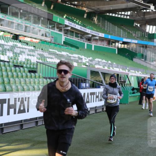 06.10.2024 - 19. swb-Marathon Bremen Yannick Fuchs http://msf.ph/oto/7389225 06.10.2024 10:28:14 Laufen im Stadion 7025, 7094, 7095, 7195, 7198, 7216, 7217, 7303, 7364, 7402, 7464, 7501, 7538, 7541, 7568, 7569, 7594, 7965, 8066, 8173, 8185, 8261, 8288, 8374, 8403, 8405, 8411, 8456, 8498, 8526, 8551, 8569, 8711, 8716, 8816, 8824, 8827, 8836, 8877, 8891, 8943, 8966, 9040, 9060 meine-sportfotos.de