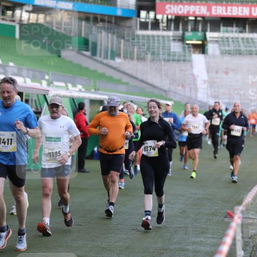 06.10.2024 - 19. swb-Marathon Bremen Yannick Fuchs http://msf.ph/oto/7389370 06.10.2024 10:28:17 Laufen im Stadion 7025, 7041, 7094, 7095, 7195, 7198, 7216, 7217, 7303, 7364, 7402, 7464, 7501, 7511, 7538, 7541, 7568, 7569, 7594, 7697, 7897, 7965, 8066, 8173, 8185, 8261, 8288, 8374, 8403, 8405, 8411, 8456, 8488, 8498, 8526, 8551, 8569, 8711, 8716, 8816, 8824, 8827, 8833, 8836, 8877, 8891, 8966, 9040, 9060 meine-sportfotos.de