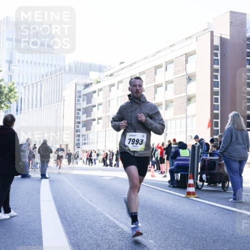 06.10.2024 - 19. swb-Marathon Bremen Matties Gatica Varas http://msf.ph/oto/7424798 06.10.2024 10:35:34 Laufen 7993 meine-sportfotos.de