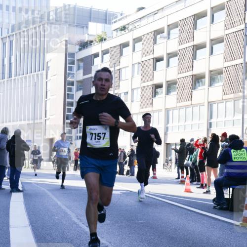 06.10.2024 - 19. swb-Marathon Bremen Matties Gatica Varas http://msf.ph/oto/7424823 06.10.2024 10:35:42 Laufen 466, 7157 meine-sportfotos.de