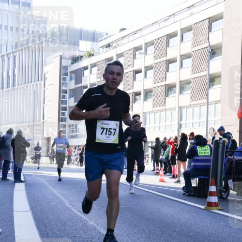 06.10.2024 - 19. swb-Marathon Bremen Matties Gatica Varas http://msf.ph/oto/7424832 06.10.2024 10:35:42 Laufen 8466, 7157 meine-sportfotos.de