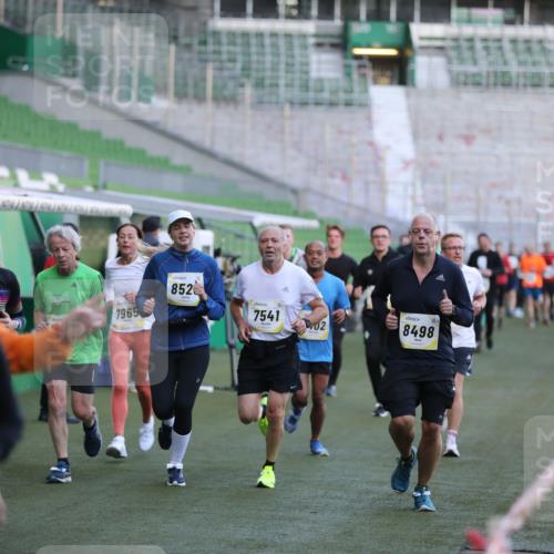 06.10.2024 - 19. swb-Marathon Bremen Yannick Fuchs http://msf.ph/oto/7448735 06.10.2024 10:28:19 Laufen im Stadion 7025, 7041, 7094, 7095, 7195, 7198, 7216, 7217, 7303, 7364, 7402, 7464, 7501, 7511, 7538, 7541, 7568, 7569, 7594, 7697, 7897, 7965, 8066, 8173, 8185, 8261, 8288, 8374, 8403, 8405, 8411, 8456, 8488, 8498, 8526, 8551, 8569, 8711, 8716, 8816, 8824, 8827, 8833, 8836, 8877, 8891, 8966, 8991, 9040, 9060 meine-sportfotos.de
