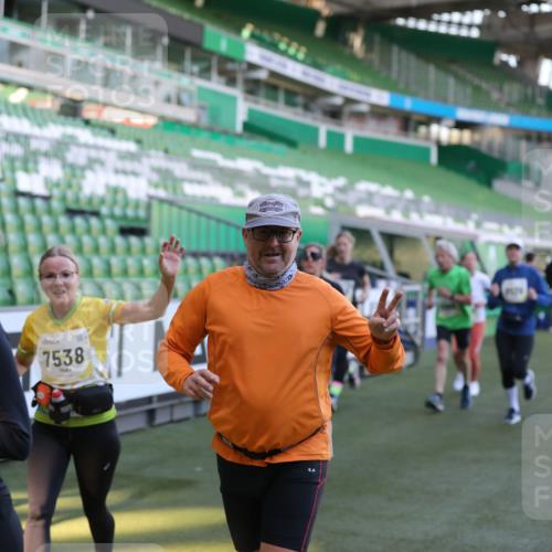 06.10.2024 - 19. swb-Marathon Bremen Yannick Fuchs http://msf.ph/oto/7448743 06.10.2024 10:28:21 Laufen im Stadion 7025, 7041, 7094, 7095, 7195, 7216, 7217, 7303, 7364, 7402, 7464, 7501, 7511, 7538, 7541, 7568, 7569, 7594, 7697, 7897, 7965, 8067, 8173, 8185, 8261, 8288, 8334, 8374, 8403, 8405, 8411, 8456, 8488, 8498, 8526, 8551, 8569, 8711, 8716, 8816, 8824, 8827, 8833, 8877, 8891, 8966, 8991, 9040, 9060 meine-sportfotos.de