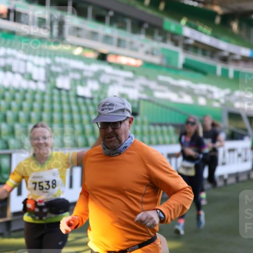 06.10.2024 - 19. swb-Marathon Bremen Yannick Fuchs http://msf.ph/oto/7448746 06.10.2024 10:28:21 Laufen im Stadion 7025, 7041, 7094, 7095, 7195, 7216, 7217, 7303, 7364, 7402, 7464, 7501, 7511, 7538, 7541, 7568, 7569, 7594, 7697, 7897, 7965, 8067, 8173, 8185, 8261, 8288, 8334, 8374, 8403, 8405, 8411, 8456, 8488, 8498, 8526, 8551, 8569, 8711, 8716, 8816, 8824, 8827, 8833, 8877, 8891, 8966, 8991, 9040, 9060 meine-sportfotos.de