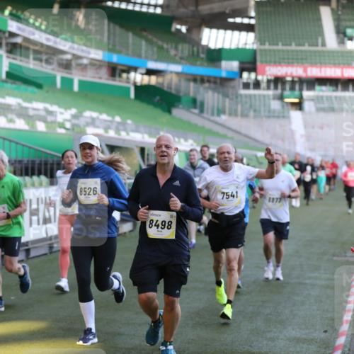 06.10.2024 - 19. swb-Marathon Bremen Yannick Fuchs http://msf.ph/oto/7448750 06.10.2024 10:28:23 Laufen im Stadion 7025, 7041, 7086, 7094, 7095, 7195, 7216, 7217, 7303, 7364, 7402, 7464, 7501, 7511, 7538, 7541, 7568, 7569, 7697, 7897, 7965, 8067, 8173, 8185, 8261, 8288, 8323, 8334, 8374, 8403, 8405, 8411, 8456, 8488, 8498, 8526, 8551, 8569, 8711, 8716, 8816, 8824, 8827, 8833, 8877, 8891, 8966, 8991, 9040, 9060 meine-sportfotos.de