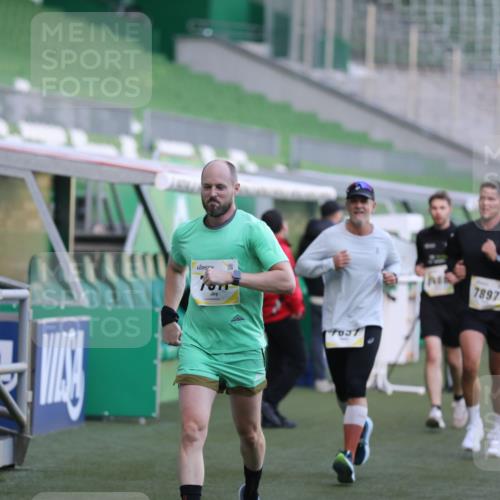 06.10.2024 - 19. swb-Marathon Bremen Yannick Fuchs http://msf.ph/oto/7448767 06.10.2024 10:28:27 Laufen im Stadion 7025, 7041, 7086, 7094, 7095, 7195, 7216, 7217, 7218, 7303, 7364, 7402, 7464, 7501, 7511, 7526, 7538, 7541, 7568, 7569, 7697, 7897, 7965, 8067, 8173, 8251, 8261, 8323, 8334, 8374, 8403, 8405, 8411, 8456, 8488, 8498, 8526, 8551, 8569, 8711, 8716, 8833, 8877, 8891, 8966, 8968, 8991, 9040, 9060 meine-sportfotos.de