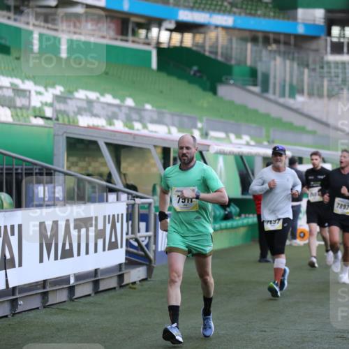 06.10.2024 - 19. swb-Marathon Bremen Yannick Fuchs http://msf.ph/oto/7448772 06.10.2024 10:28:28 Laufen im Stadion 7025, 7041, 7086, 7094, 7095, 7195, 7216, 7217, 7218, 7364, 7402, 7464, 7501, 7511, 7521, 7526, 7538, 7541, 7568, 7569, 7697, 7897, 7965, 8067, 8173, 8251, 8261, 8323, 8334, 8374, 8403, 8405, 8411, 8456, 8488, 8498, 8526, 8551, 8569, 8711, 8716, 8833, 8877, 8891, 8966, 8968, 8991, 9040, 9060 meine-sportfotos.de