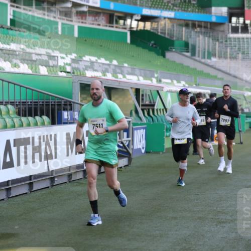 06.10.2024 - 19. swb-Marathon Bremen Yannick Fuchs http://msf.ph/oto/7448778 06.10.2024 10:28:29 Laufen im Stadion 7025, 7041, 7086, 7094, 7095, 7195, 7216, 7217, 7218, 7364, 7402, 7464, 7501, 7511, 7521, 7526, 7538, 7541, 7568, 7569, 7697, 7827, 7897, 7965, 8067, 8173, 8251, 8261, 8323, 8334, 8374, 8403, 8405, 8411, 8456, 8488, 8498, 8526, 8551, 8569, 8711, 8833, 8877, 8891, 8966, 8968, 8991, 9040, 9060 meine-sportfotos.de
