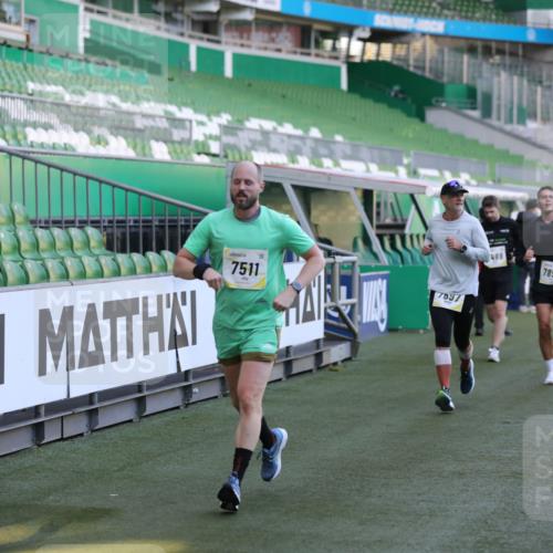 06.10.2024 - 19. swb-Marathon Bremen Yannick Fuchs http://msf.ph/oto/7448780 06.10.2024 10:28:29 Laufen im Stadion 7025, 7041, 7086, 7094, 7095, 7195, 7216, 7217, 7218, 7364, 7402, 7464, 7501, 7511, 7521, 7526, 7538, 7541, 7568, 7569, 7697, 7827, 7897, 7965, 8067, 8173, 8251, 8261, 8323, 8334, 8374, 8403, 8405, 8411, 8456, 8488, 8498, 8526, 8551, 8569, 8711, 8833, 8877, 8891, 8966, 8968, 8991, 9040, 9060 meine-sportfotos.de
