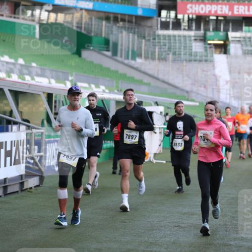 06.10.2024 - 19. swb-Marathon Bremen Yannick Fuchs http://msf.ph/oto/7448782 06.10.2024 10:28:30 Laufen im Stadion 7025, 7041, 7086, 7094, 7095, 7195, 7216, 7217, 7218, 7364, 7402, 7464, 7501, 7511, 7521, 7526, 7538, 7541, 7568, 7569, 7697, 7827, 7897, 7965, 8067, 8173, 8251, 8261, 8323, 8334, 8374, 8403, 8405, 8411, 8456, 8488, 8498, 8526, 8551, 8569, 8711, 8833, 8877, 8891, 8966, 8968, 8991, 9040, 9060 meine-sportfotos.de