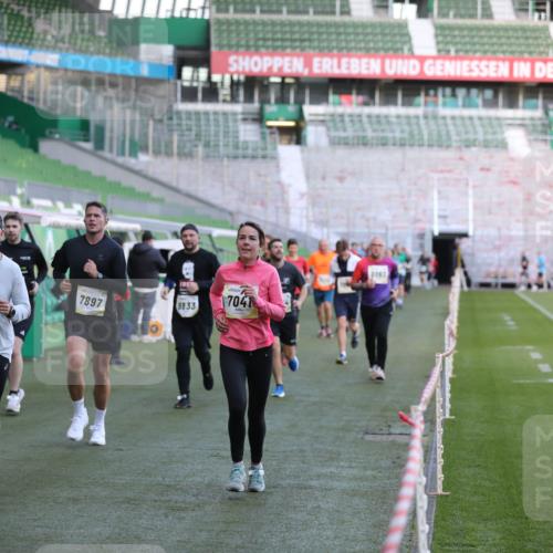 06.10.2024 - 19. swb-Marathon Bremen Yannick Fuchs http://msf.ph/oto/7448785 06.10.2024 10:28:30 Laufen im Stadion 7025, 7041, 7086, 7094, 7095, 7195, 7216, 7217, 7218, 7364, 7402, 7464, 7501, 7511, 7521, 7526, 7538, 7541, 7568, 7569, 7697, 7827, 7897, 7965, 8067, 8173, 8251, 8261, 8323, 8334, 8374, 8403, 8405, 8411, 8456, 8488, 8498, 8526, 8551, 8569, 8711, 8833, 8877, 8891, 8966, 8968, 8991, 9040, 9060 meine-sportfotos.de