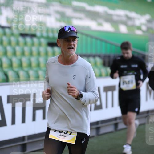 06.10.2024 - 19. swb-Marathon Bremen Yannick Fuchs http://msf.ph/oto/7448789 06.10.2024 10:28:33 Laufen im Stadion 7025, 7041, 7086, 7094, 7095, 7195, 7216, 7217, 7218, 7402, 7464, 7501, 7511, 7521, 7526, 7538, 7541, 7568, 7569, 7697, 7827, 7897, 7940, 7965, 8067, 8173, 8251, 8261, 8306, 8323, 8334, 8374, 8403, 8405, 8411, 8419, 8456, 8488, 8498, 8526, 8551, 8566, 8569, 8665, 8711, 8833, 8877, 8891, 8966, 8968, 8990, 8991, 9040, 9060 meine-sportfotos.de