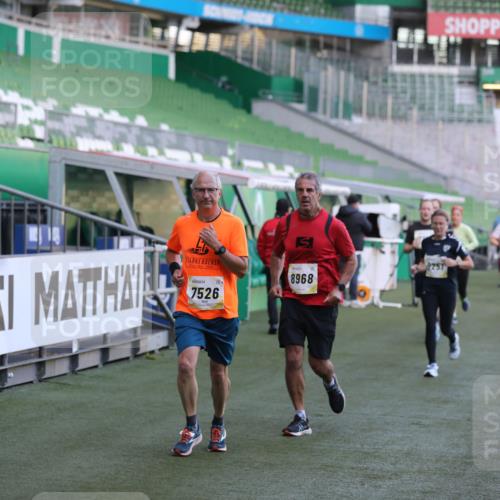 06.10.2024 - 19. swb-Marathon Bremen Yannick Fuchs http://msf.ph/oto/7448811 06.10.2024 10:28:39 Laufen im Stadion 7025, 7041, 7086, 7195, 7216, 7217, 7218, 7296, 7402, 7501, 7511, 7521, 7526, 7538, 7541, 7568, 7569, 7697, 7776, 7827, 7897, 7940, 7965, 8067, 8251, 8261, 8306, 8323, 8334, 8374, 8411, 8419, 8488, 8498, 8526, 8536, 8551, 8566, 8569, 8665, 8833, 8877, 8891, 8966, 8968, 8990, 8991, 9038, 9040, 9060, 9080 meine-sportfotos.de