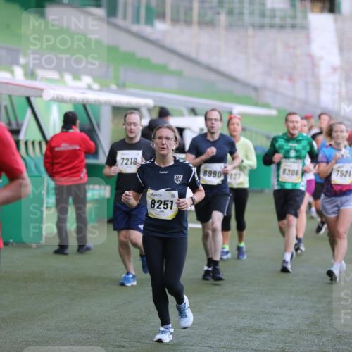 06.10.2024 - 19. swb-Marathon Bremen Yannick Fuchs http://msf.ph/oto/7448818 06.10.2024 10:28:40 Laufen im Stadion 7025, 7041, 7086, 7195, 7216, 7217, 7218, 7296, 7402, 7501, 7511, 7521, 7526, 7538, 7541, 7568, 7569, 7697, 7776, 7827, 7897, 7940, 7965, 8067, 8251, 8261, 8306, 8323, 8334, 8374, 8411, 8419, 8488, 8498, 8526, 8536, 8551, 8566, 8569, 8665, 8819, 8833, 8877, 8891, 8966, 8968, 8990, 8991, 9038, 9060, 9080 meine-sportfotos.de