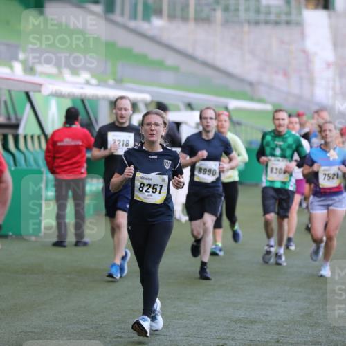 06.10.2024 - 19. swb-Marathon Bremen Yannick Fuchs http://msf.ph/oto/7448819 06.10.2024 10:28:40 Laufen im Stadion 7025, 7041, 7086, 7195, 7216, 7217, 7218, 7296, 7402, 7501, 7511, 7521, 7526, 7538, 7541, 7568, 7569, 7697, 7776, 7827, 7897, 7940, 7965, 8067, 8251, 8261, 8306, 8323, 8334, 8374, 8411, 8419, 8488, 8498, 8526, 8536, 8551, 8566, 8569, 8665, 8819, 8833, 8877, 8891, 8966, 8968, 8990, 8991, 9038, 9060, 9080 meine-sportfotos.de