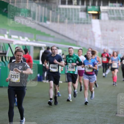 06.10.2024 - 19. swb-Marathon Bremen Yannick Fuchs http://msf.ph/oto/7448824 06.10.2024 10:28:41 Laufen im Stadion 7025, 7041, 7086, 7195, 7216, 7217, 7218, 7296, 7402, 7501, 7511, 7521, 7526, 7538, 7541, 7568, 7569, 7697, 7776, 7827, 7897, 7940, 7965, 8067, 8244, 8251, 8261, 8306, 8323, 8334, 8374, 8411, 8419, 8488, 8498, 8526, 8536, 8551, 8566, 8569, 8665, 8819, 8833, 8877, 8891, 8966, 8968, 8990, 8991, 9038, 9060, 9080 meine-sportfotos.de