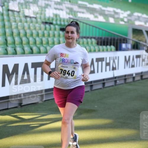 06.10.2024 - 19. swb-Marathon Bremen Yannick Fuchs http://msf.ph/oto/7448833 06.10.2024 10:28:48 Laufen im Stadion 7041, 7086, 7099, 7216, 7217, 7218, 7296, 7402, 7511, 7521, 7526, 7541, 7568, 7569, 7590, 7671, 7697, 7776, 7827, 7897, 7940, 8018, 8067, 8244, 8251, 8261, 8306, 8323, 8334, 8336, 8419, 8488, 8498, 8526, 8536, 8551, 8566, 8665, 8819, 8833, 8877, 8965, 8966, 8968, 8990, 8991, 9014, 9038, 9080 meine-sportfotos.de